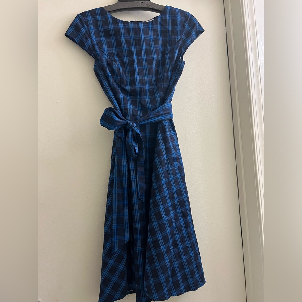 Dressystar 1950s vibe cap sleeve A-line dress, blue plaid full skirt size medium - Picture 2 of 8